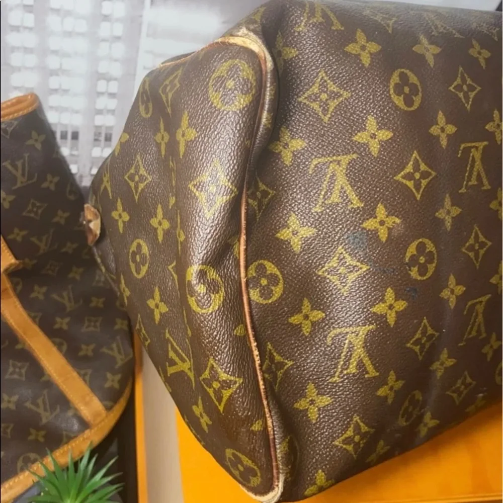 Authentic Louis Vuitton Monogram Speedy 40 - Picture 10 of 12